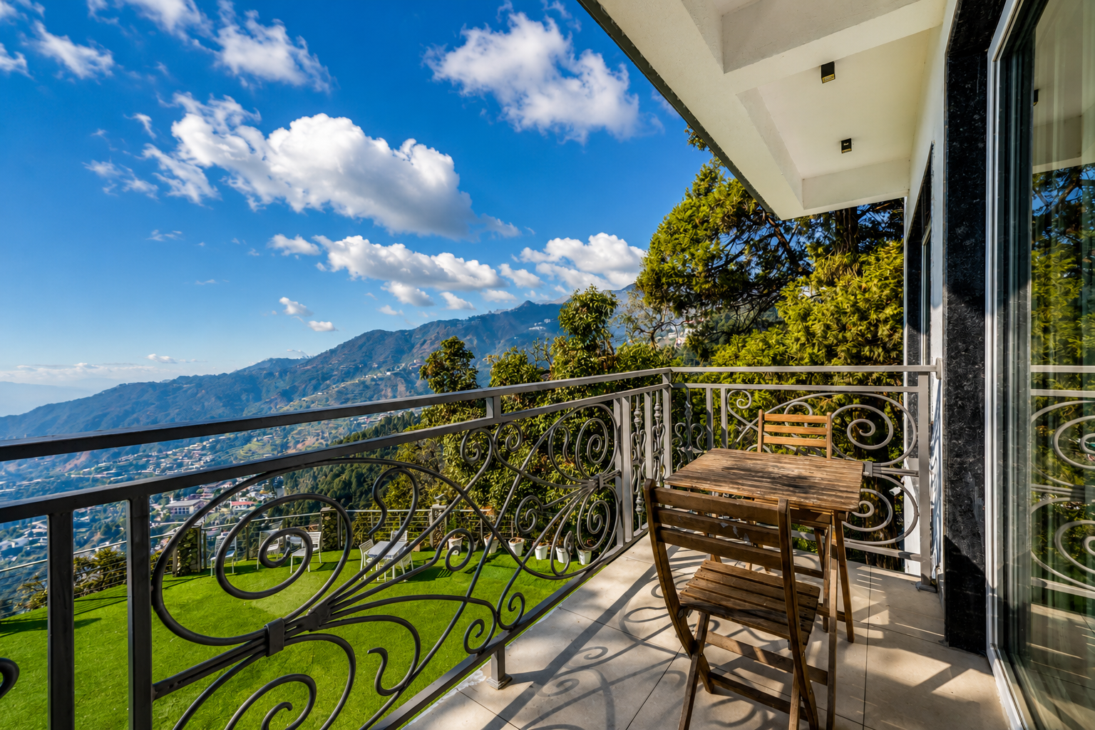  Moxy Resort Mussoorie 
