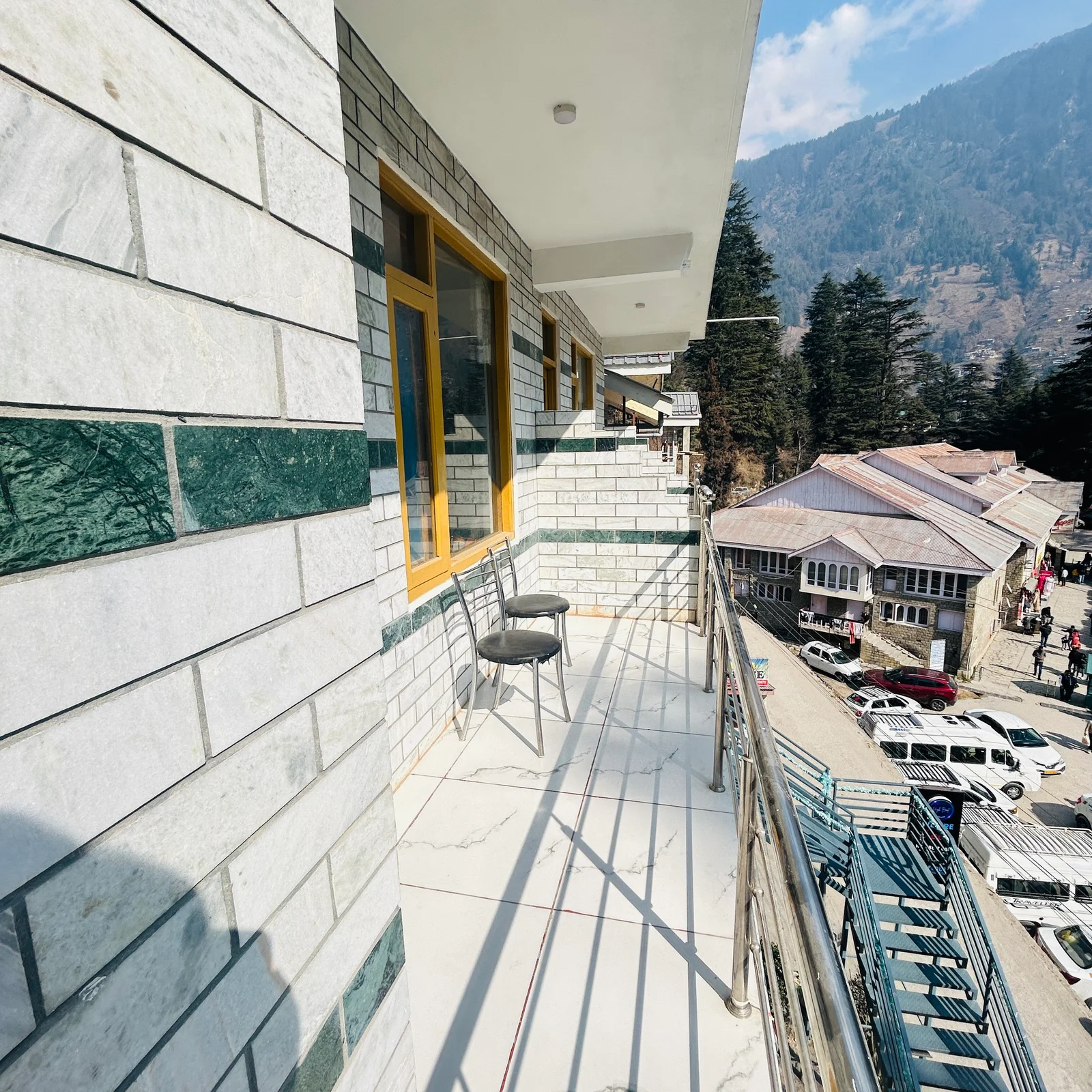 Riverside Manali